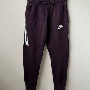 Cropped Nike Joggers